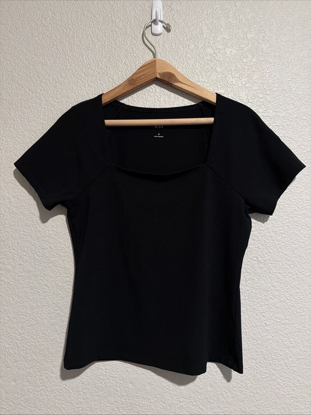 NEW GAP Top Modern Minimalist Quiet Luxury Money Black Basic Layer Stretch Sz S